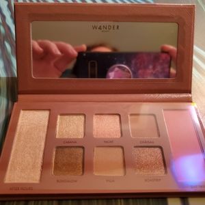 Wander Beauty Getaway Pallette